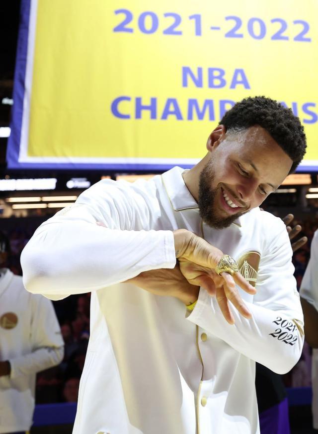 开云体育官网-领戒指之夜击败湖人 库里33分演绎完美揭幕战